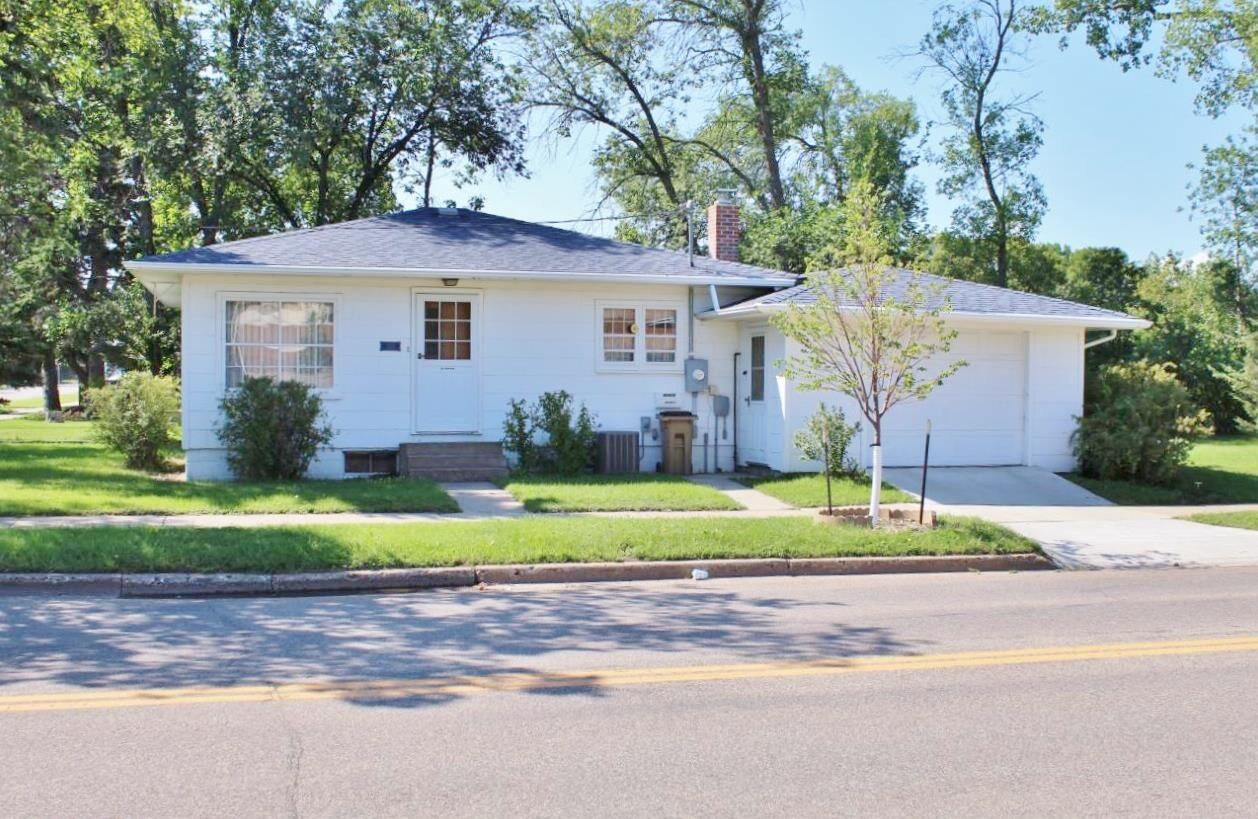 Property Photo:  232 11th Ave SE  ND 58701 