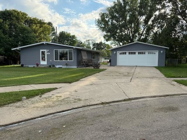 506 19th St SW  Minot ND 58701 photo
