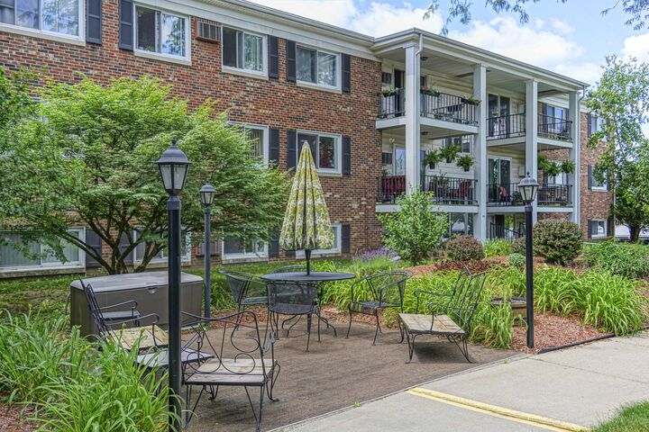 806 W Michigan Avenue  Jackson MI 49202 photo