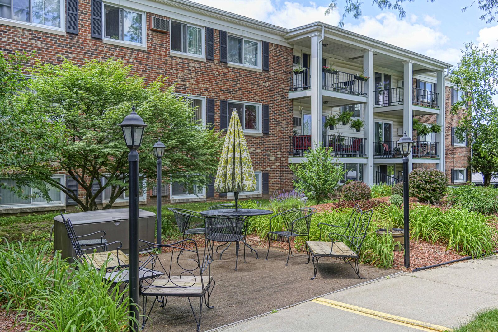 Property Photo: 806 W Michigan Avenue MI 49202