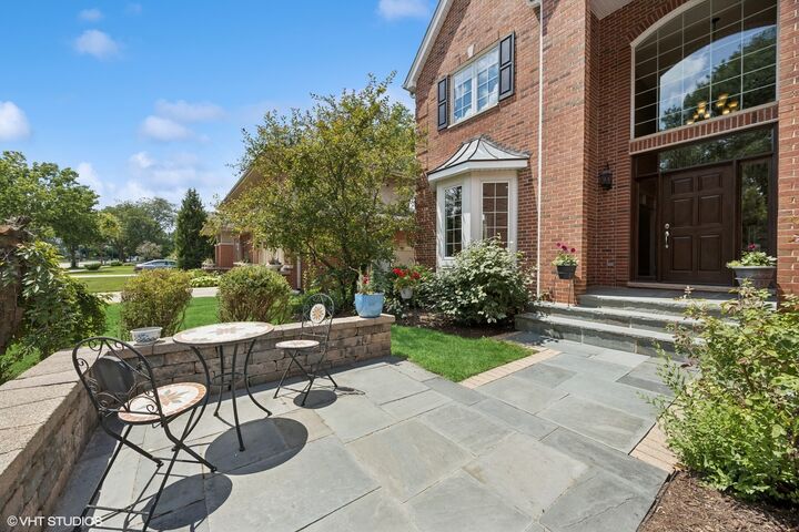 Property Photo:  1106 S Kensington Avenue  IL 60525 