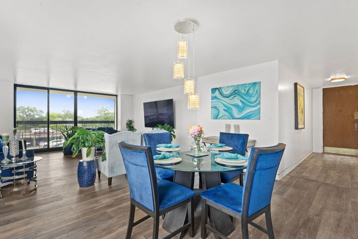 Property Photo:  5201 S Cornell Avenue 4B  IL 60615 