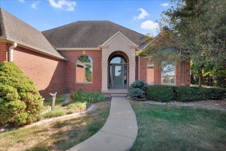 Property Photo:  1845 County Road 1400 N  IL 61802