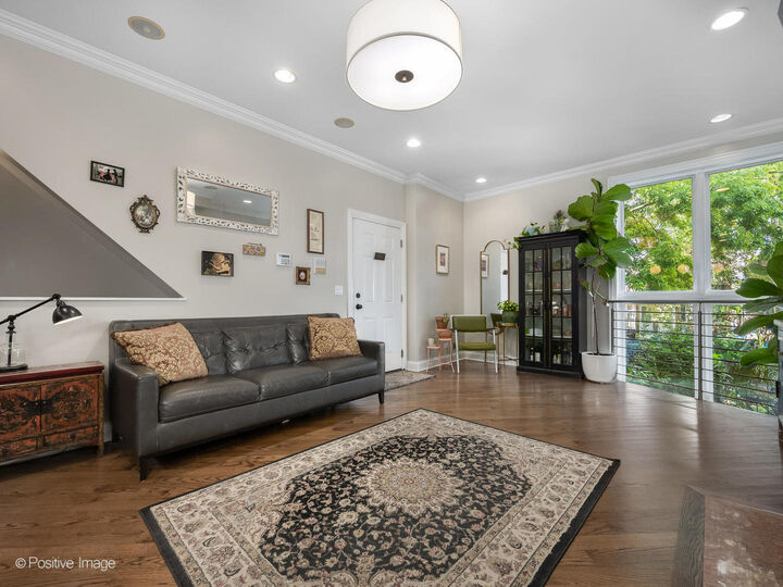Property Photo:  2651 W Haddon Avenue 1  IL 60622 