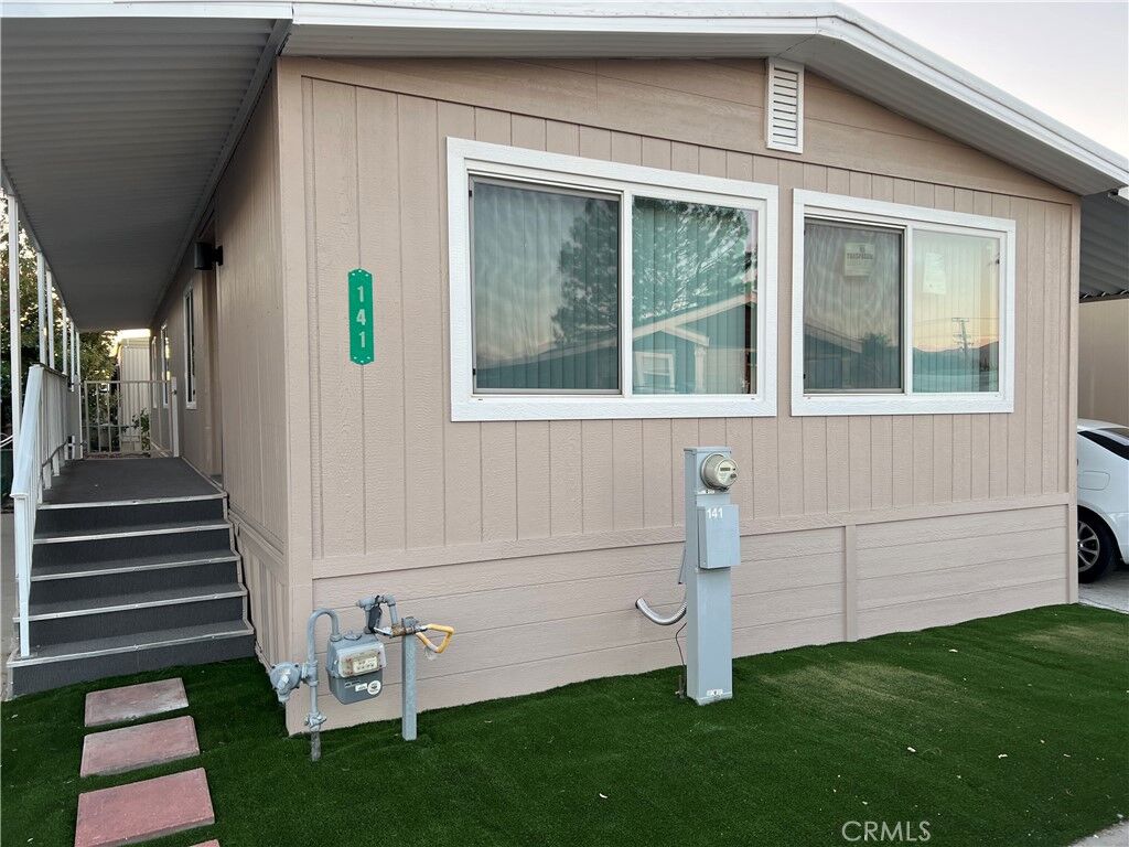 Property Photo:  260 N Lyon Ave 141  CA 92543 