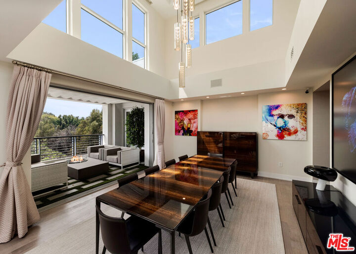 Property Photo:  460 N Palm Drive 501  CA 90210 