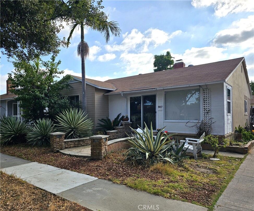 Property Photo: 5937 Castana Avenue CA 90712