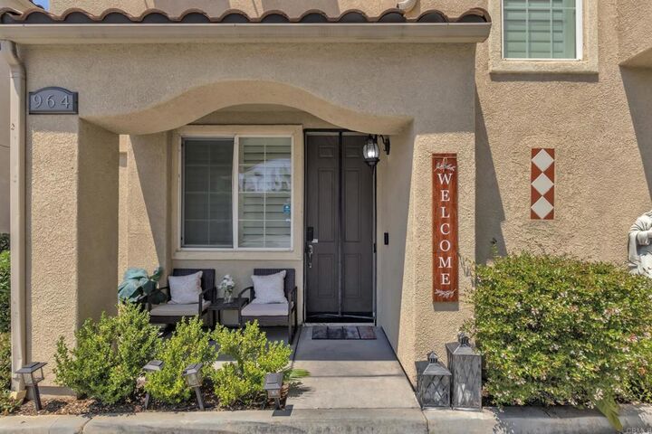 Property Photo:  964 Teatro Cir  CA 92021 