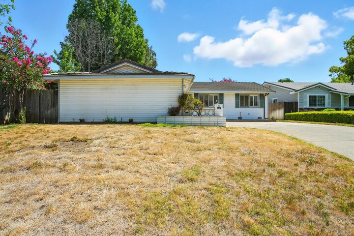 Property Photo: 8501 Cliffwood Way CA 95826