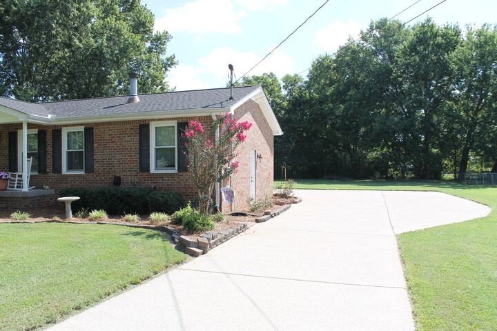 Property Photo:  604 Shelley Dr  TN 37122 