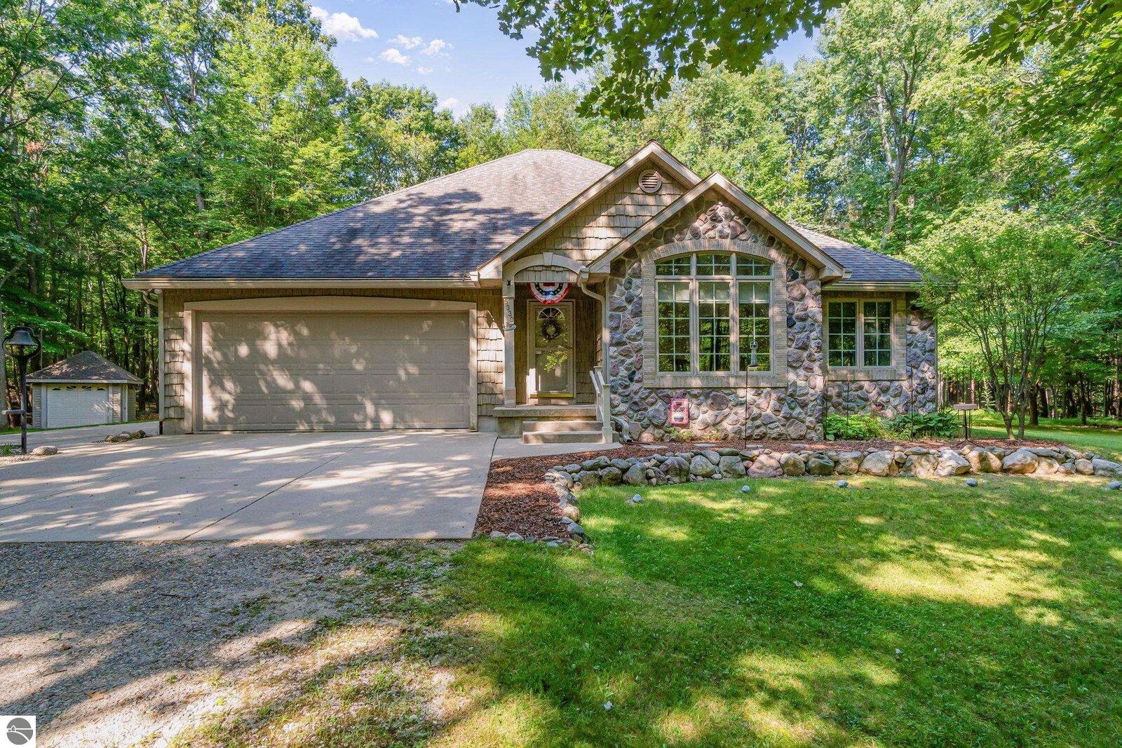 Property Photo:  5330 Elm Run  MI 48622 