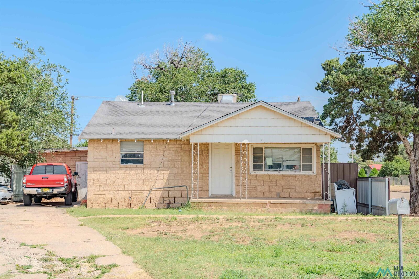 Property Photo:  920 E Grand Avenue  NM 88101 