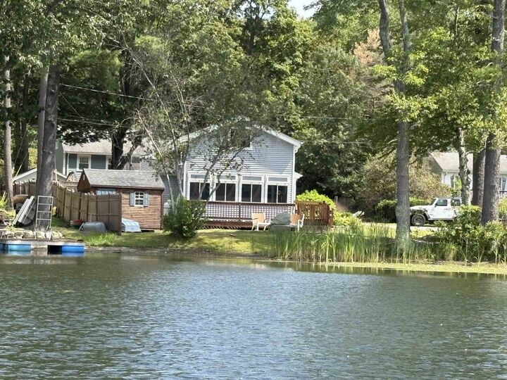 Property Photo:  9 Hanson Way  NH 03049 