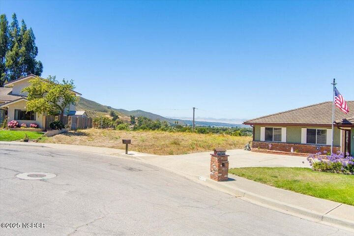 Property Photo: 801 Clemens Way CA 93436