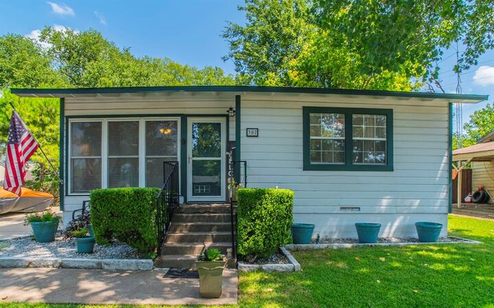 Photo de la propriété:  307 Blossom Drive  TX 75137 