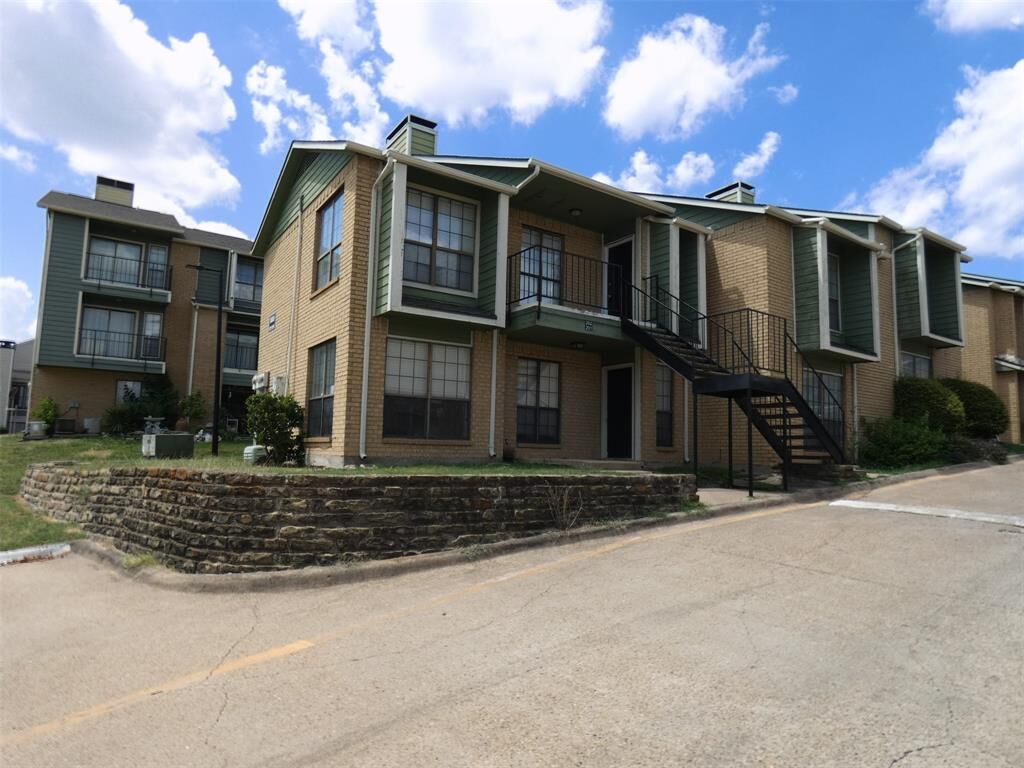 Property Photo:  5805 Lake Hubbard Parkway 202  TX 75043 