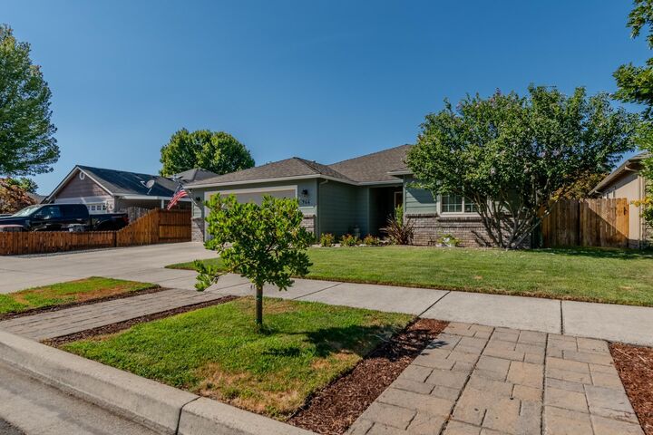 Property Photo:  966 Newcastle Street  OR 97501 