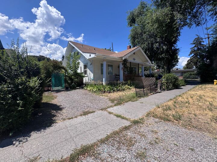 Property Photo: 632 N 10th Street OR 97601