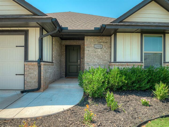 Property Photo:  2909 Warwick Way  OK 73160 