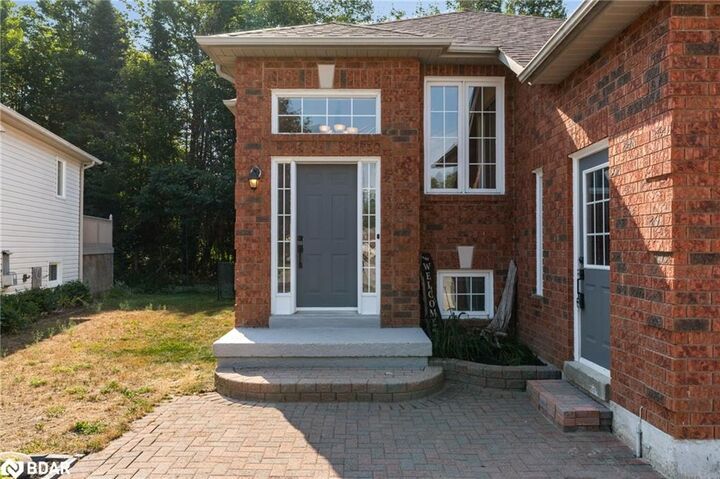 Photo de la propriété: 141 Dyer Drive ON L9Z 1M1