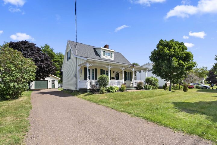 Property Photo:  254 South Drive  PE C1N 3Y9 