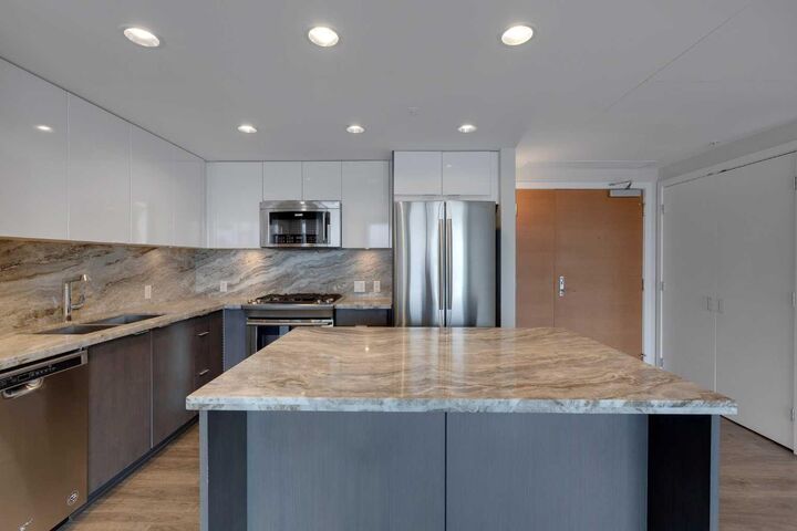 Property Photo: 519 Riverfront Avenue SE 1504 AB T2G 1K6