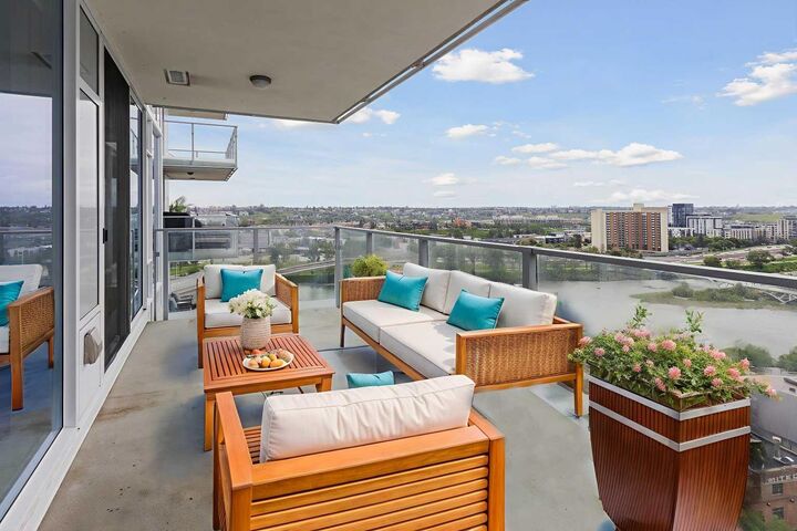 Property Photo: 519 Riverfront Avenue SE 1504 AB T2G 1K6