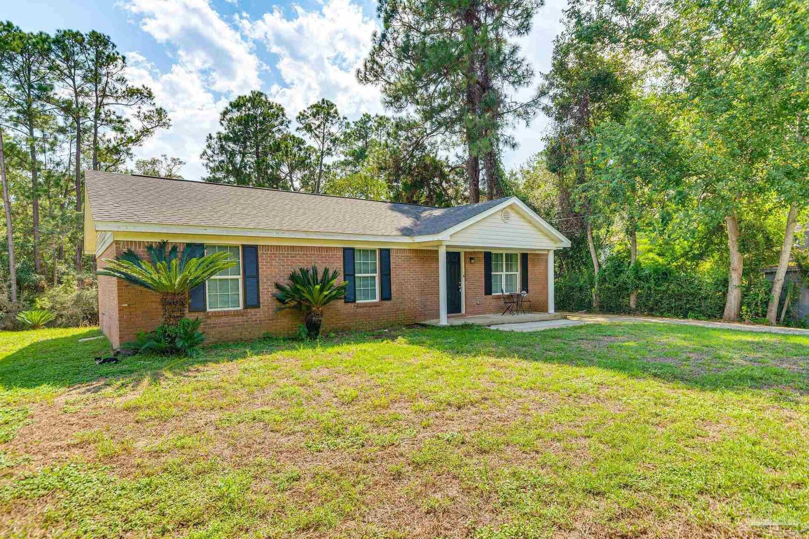 Property Photo: 5811 Gazebo St FL 32583
