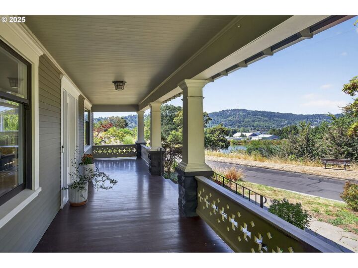 Property Photo:  1036 SE Sellwood Blvd  OR 97202 