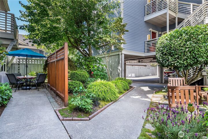 Property Photo: 5953 California Avenue SW 1-A WA 98126