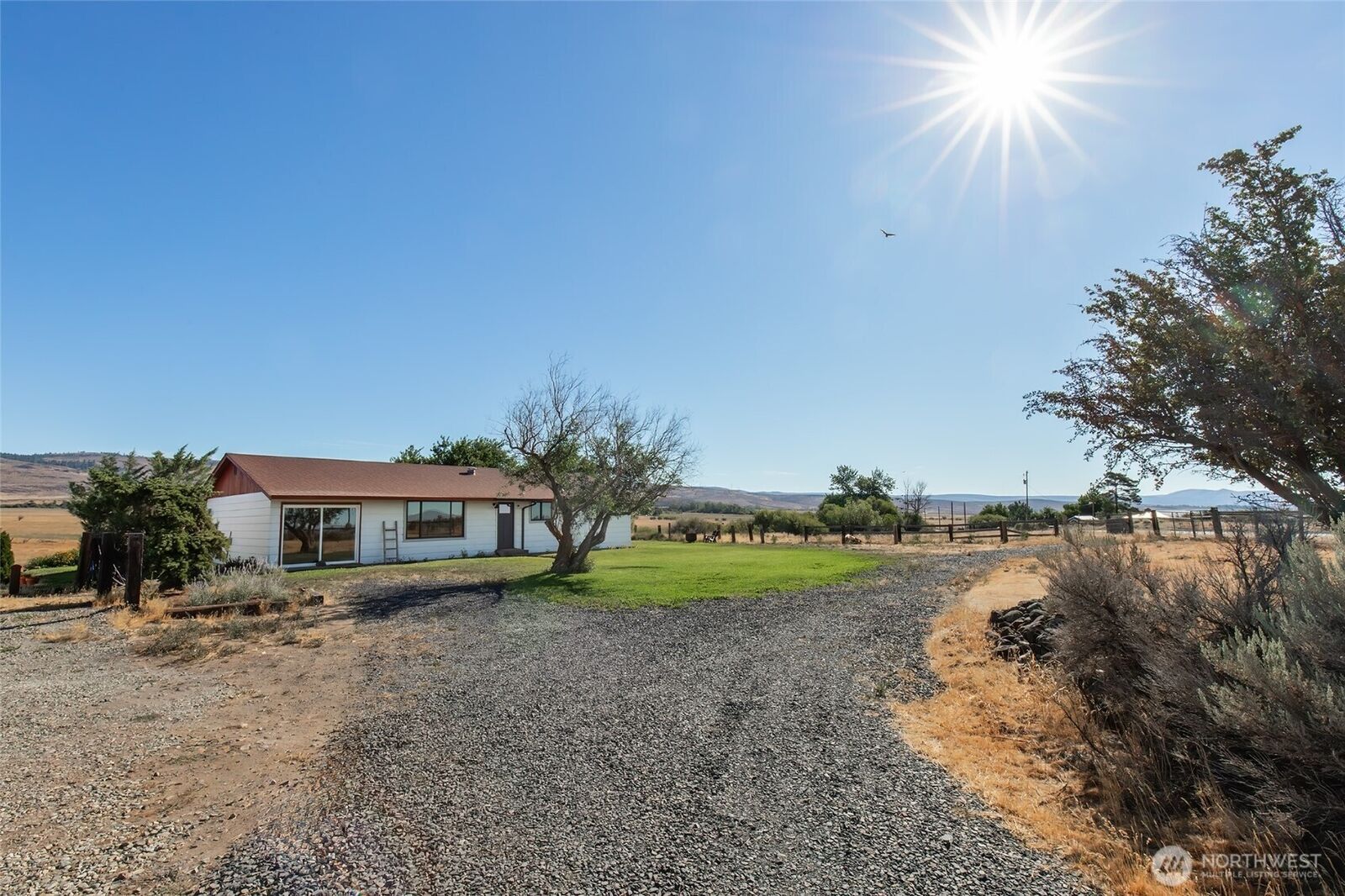 Property Photo:  2943  Thomas Road  WA 98926 