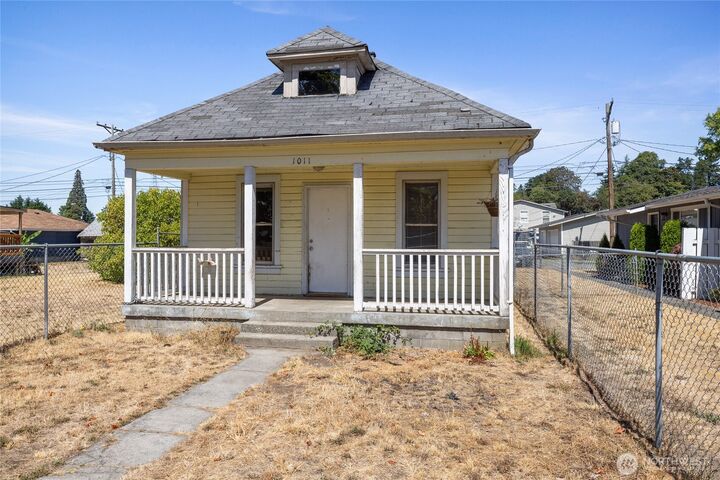 Property Photo:  1011 E 35th Street  WA 98404 