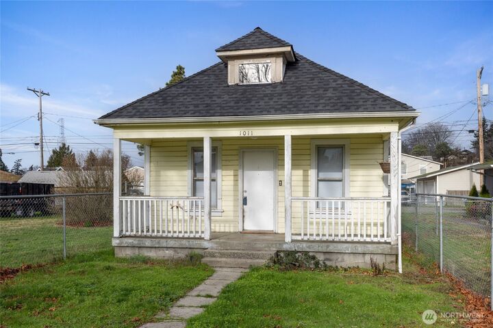 Property Photo:  1011 E 35th Street  WA 98404 