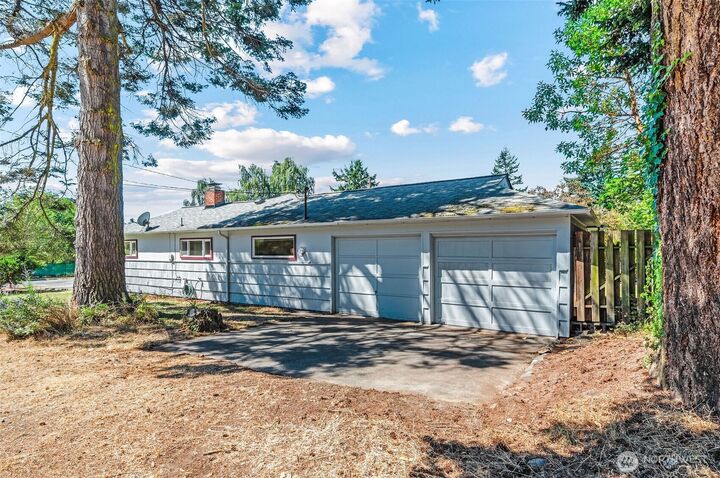Property Photo:  806  L Street  WA 98368 