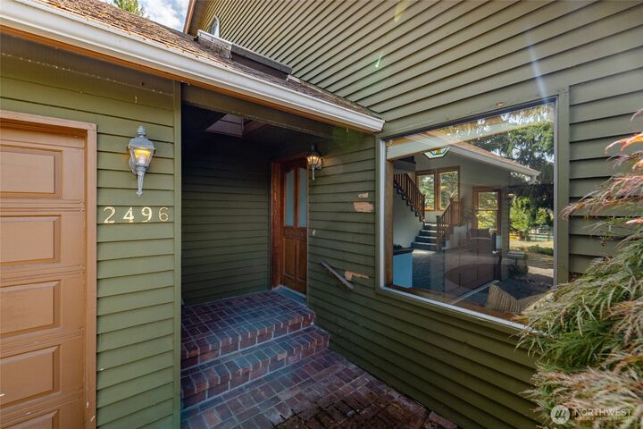 Property Photo:  2496  Yew Street Road  WA 98229 