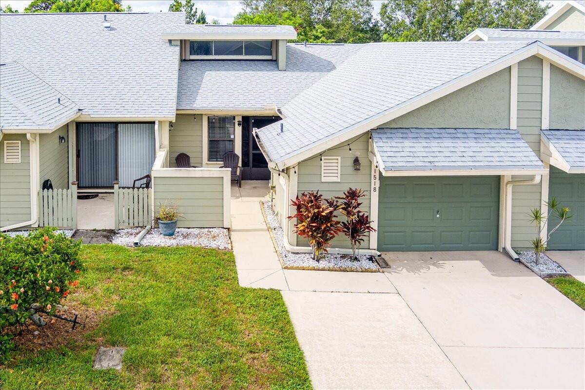 Property Photo: 1518 SE Dewberry Court FL 34952