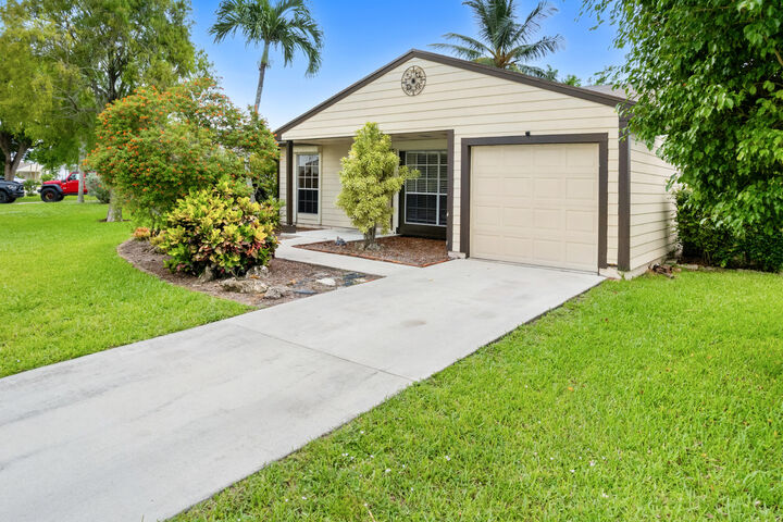 Property Photo:  5423 Courtney Circle  FL 33472 