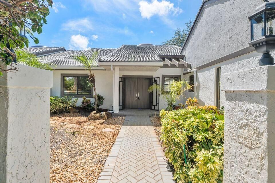 Property Photo:  4 Clubhouse Lane  FL 33436 