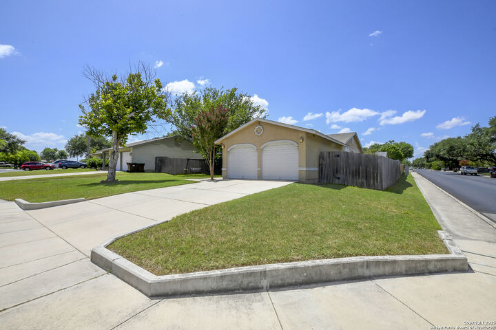 Property Photo: 11403 Jarbo Pass TX 78245