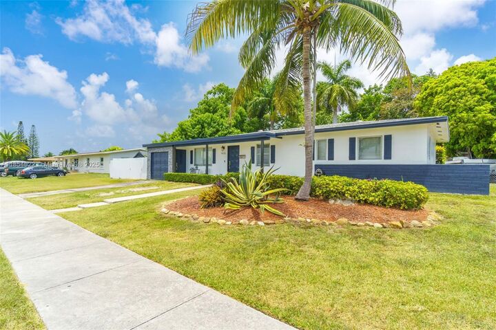 Property Photo: 9435 SW 181st Ter FL 33157