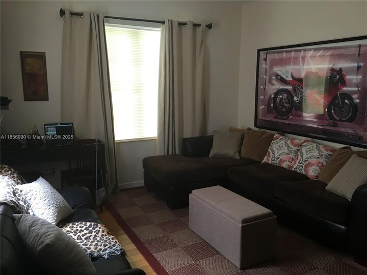 Property Photo: 719 Meridian Ave 7 FL 33139