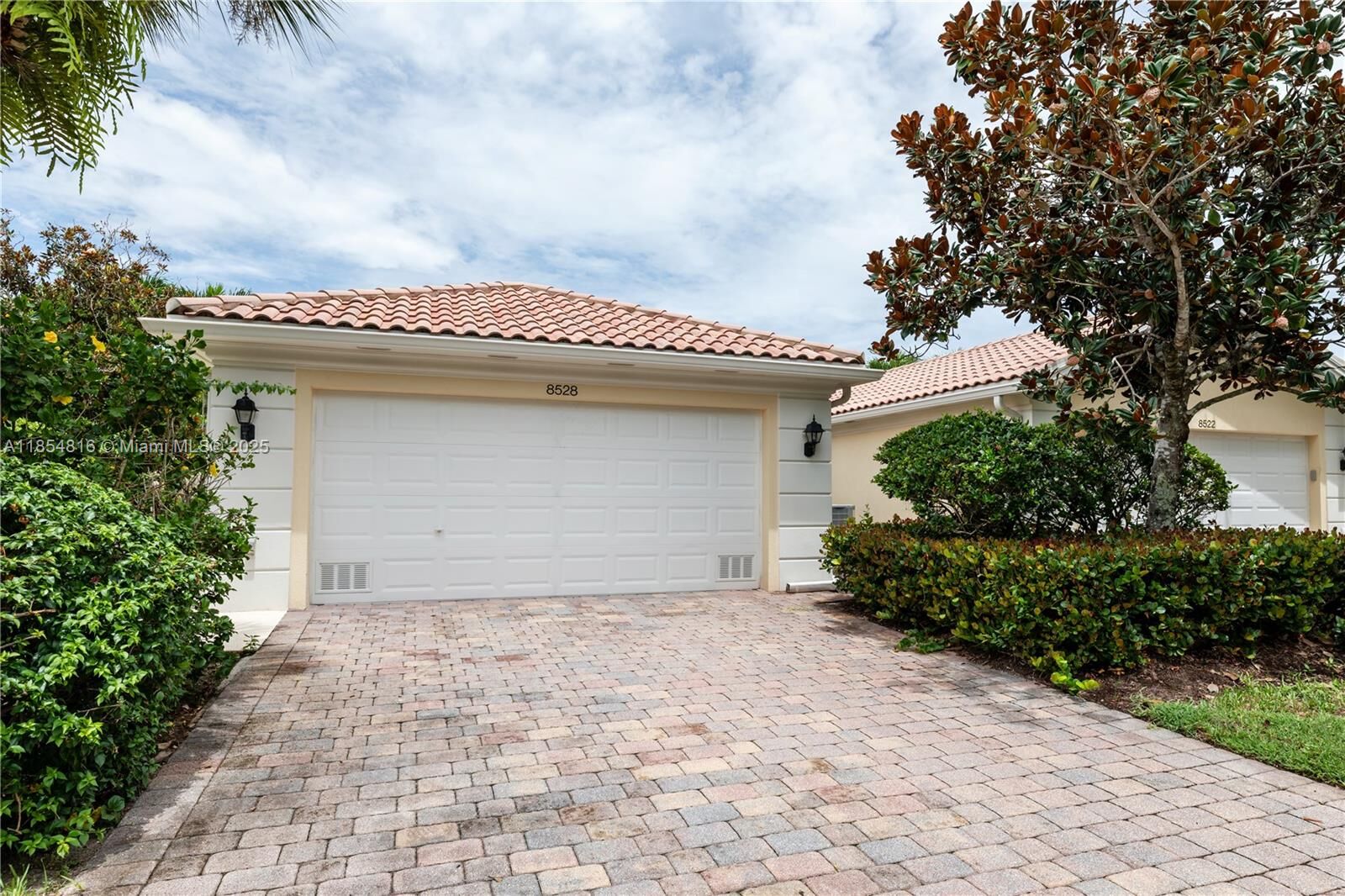 Property Photo: 8528 SE Retreat Dr FL 33455