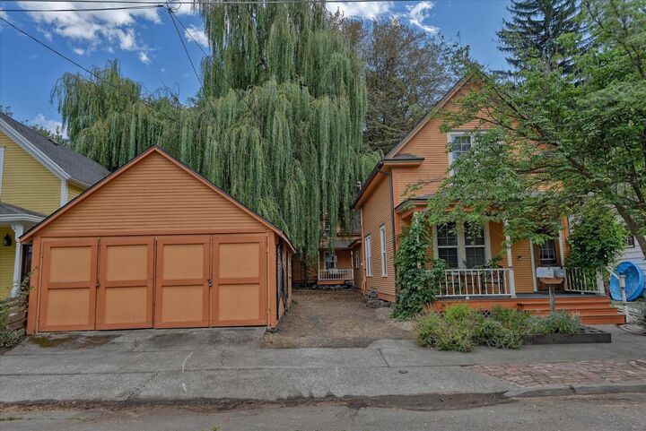 Property Photo: 1421 W Clarke Ave WA 99201