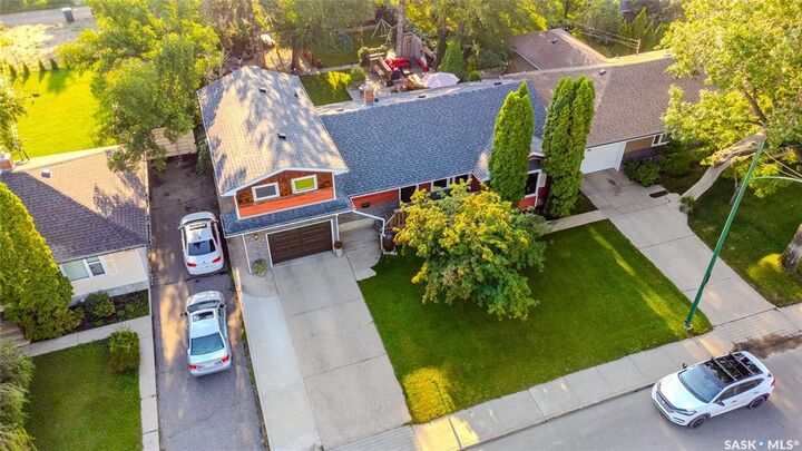 Property Photo: 2807 Clarence Avenue S SK S7J 1M7