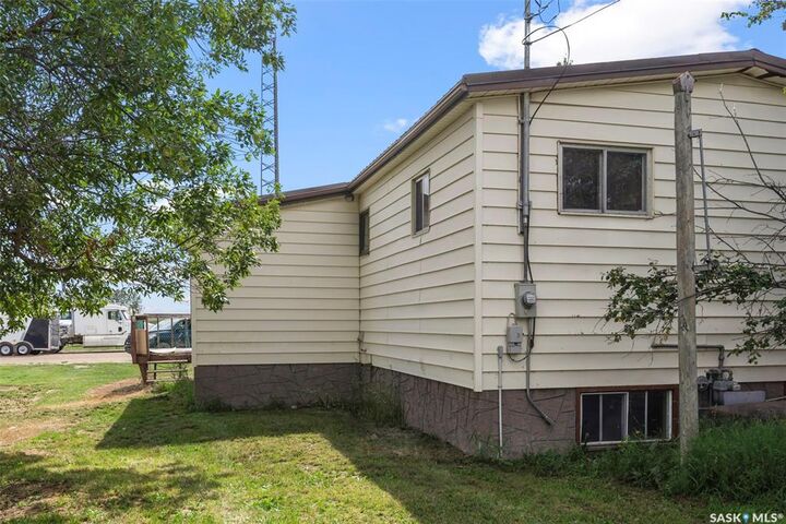 Property Photo: 104 1st Avenue E SK S0K 2K0