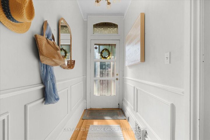 Photo de la propriété:  228 West Avenue N  ON L8L 5C9 