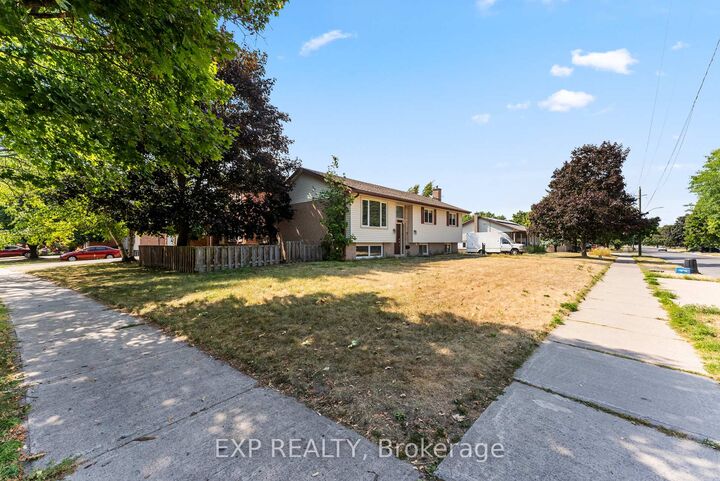 Property Photo:  2 Alnet Drive  ON K8P 4V8 