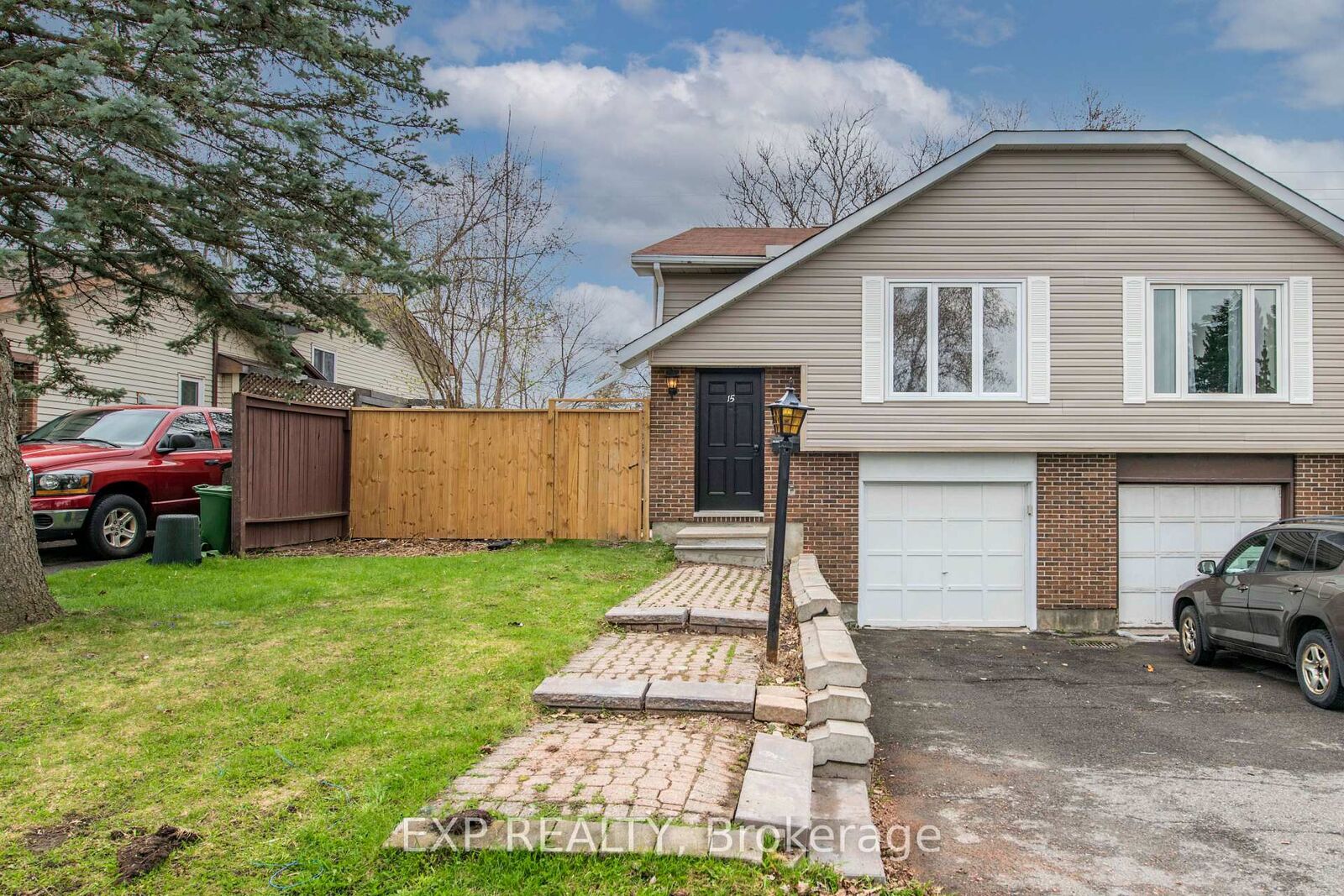 Property Photo: 15 Kadeer Way ON K2J 1J6