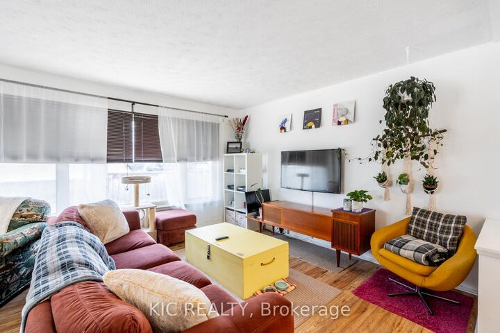 Property Photo:  196 Hunter Street E  ON K9H 1G8 