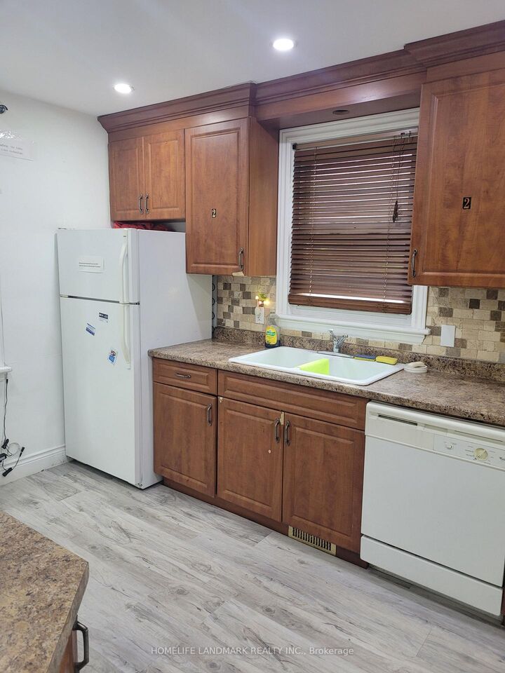 Property Photo:  20 Ainslie Avenue  ON L8S 2J3 